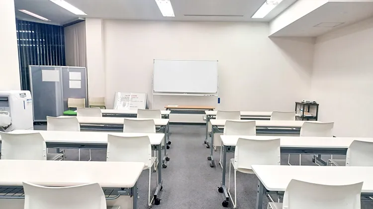 大宮校のきれいな教室01
