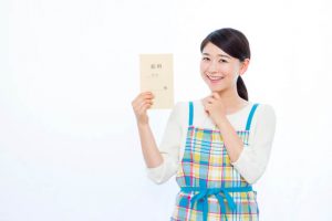 介護福祉士実務者研修で給料は上がる？　資格手当や年収アップのリアルを徹底解説